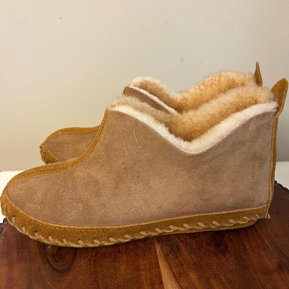 LL Bean Womens‎ Wicked Good Slippers Size 6-7Classic Brown Shearling Lined Shoes - Picture 4 of 12